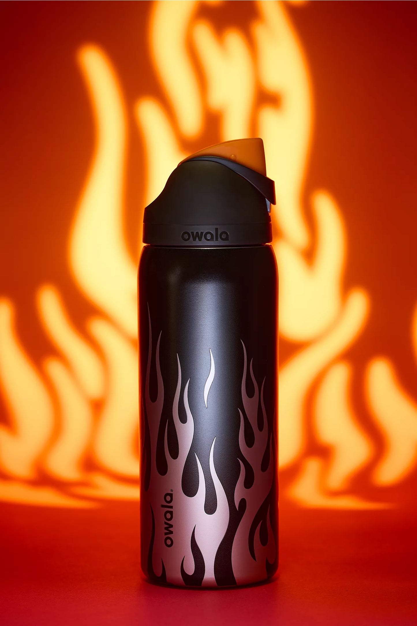 Owala FreeSip 32 oz Chrome Inferno