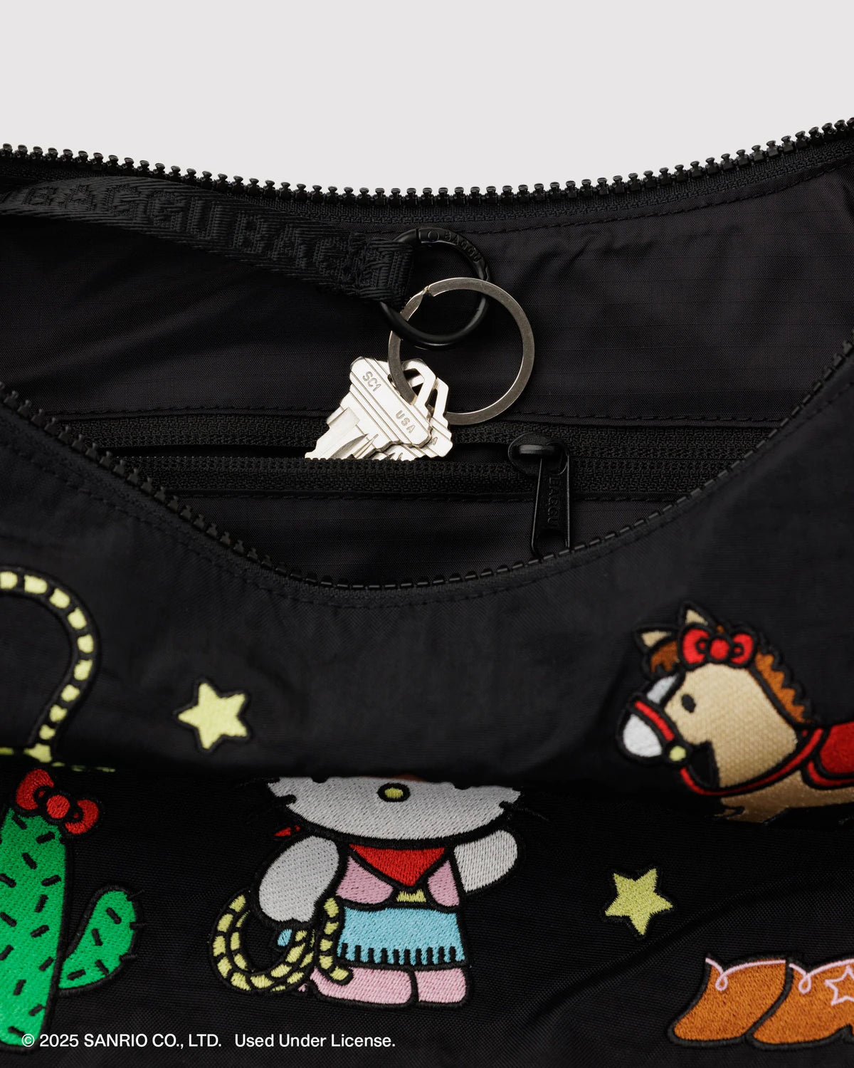 BAGGU Medium Nylon Crescent Bag Embroidered HK Western "Pre-Venta"