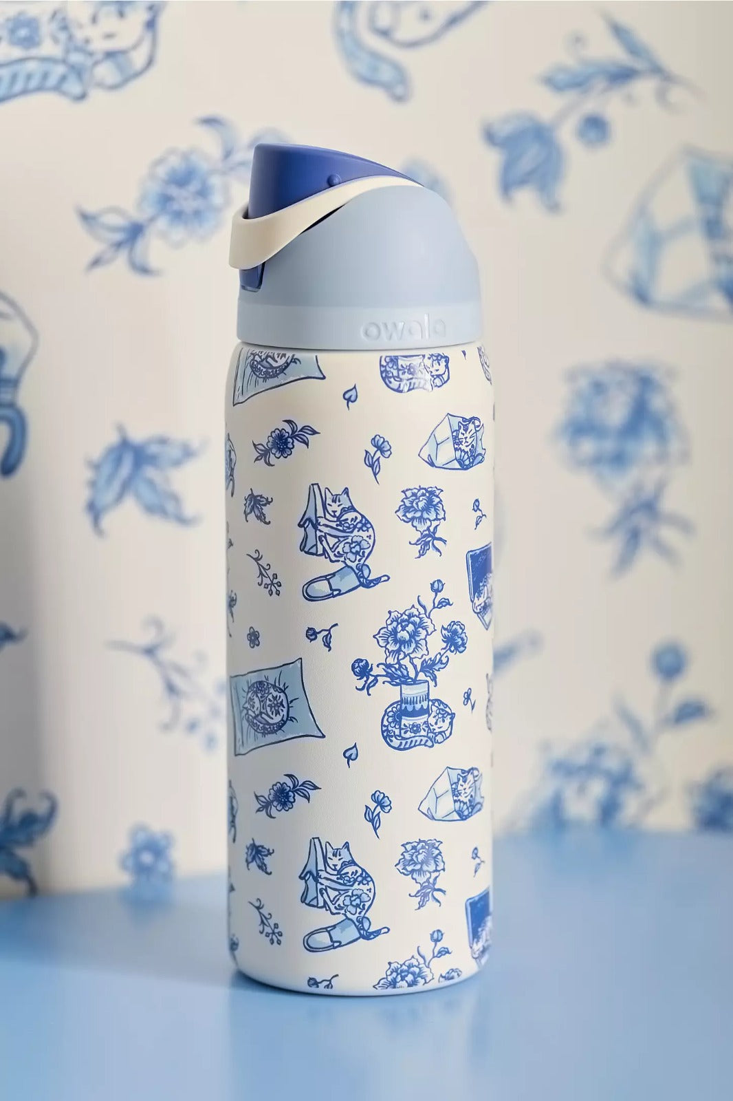Owala FreeSip 32 oz Delft Cat "Pre-Venta"