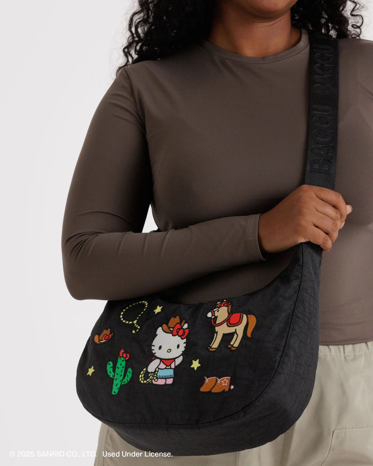 BAGGU Medium Nylon Crescent Bag Embroidered HK Western "Pre-Venta"