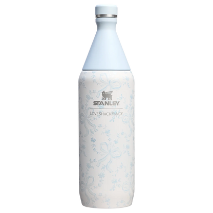 Termo 34 oz LoveShackFancy Holiday All Day Slim Bottle en Coquette Bow Winter Ice PREVENTA