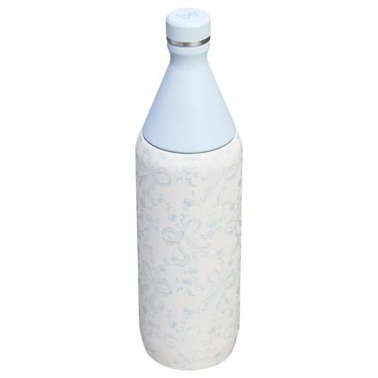 Termo 34 oz LoveShackFancy Holiday All Day Slim Bottle en Coquette Bow Winter Ice PREVENTA