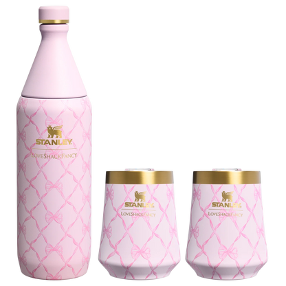 Set 3 piezas LoveShackFancy Holiday Reserve All Day Wine Set en Baby Bow Pink Peppermint "Pre-Venta"